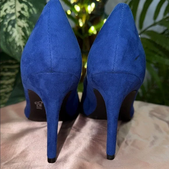 Jaclyn Smith Suede Heels Pointed Toe Heels | Chic Evening Statement - Picture 4 of 8